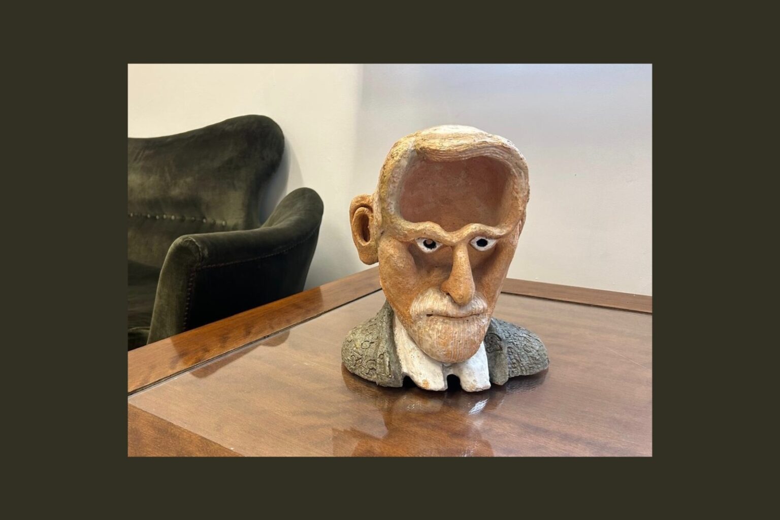 Il libriccino di cuoio rosso. 6 maggio 1856-2026: 170° compleanno di Sigmund Freud. Pierluigi Moressa 1